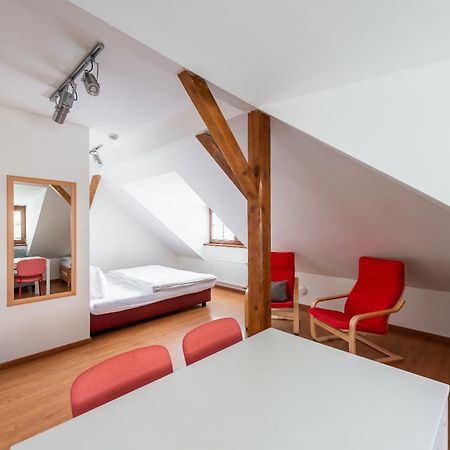 קארלשטיין Apartman Muzeum Obchodu מראה חיצוני תמונה