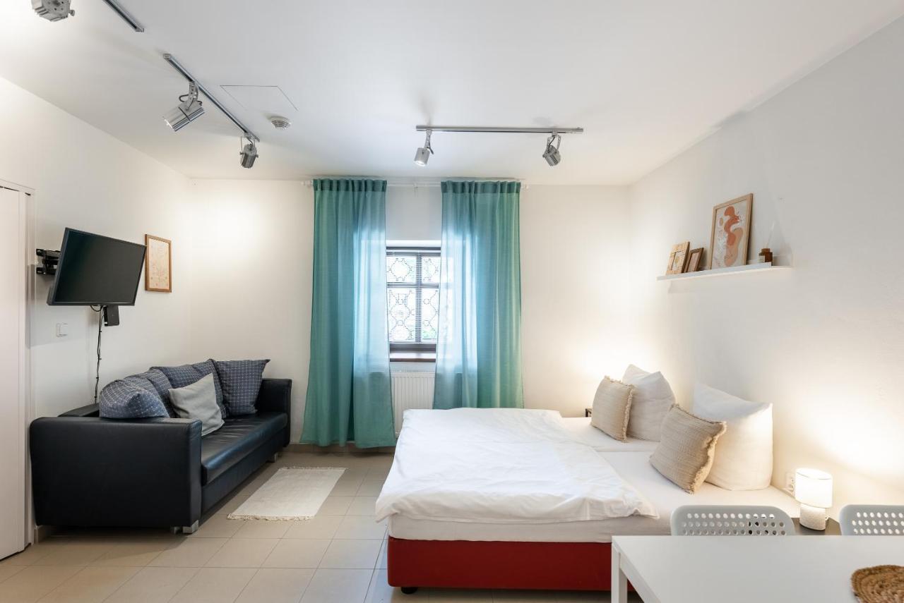 קארלשטיין Apartman Muzeum Obchodu מראה חיצוני תמונה