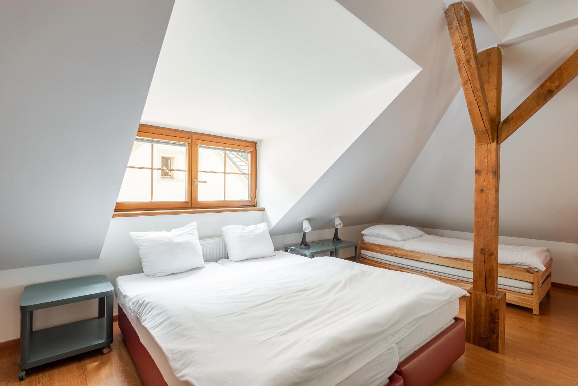 קארלשטיין Apartman Muzeum Obchodu מראה חיצוני תמונה