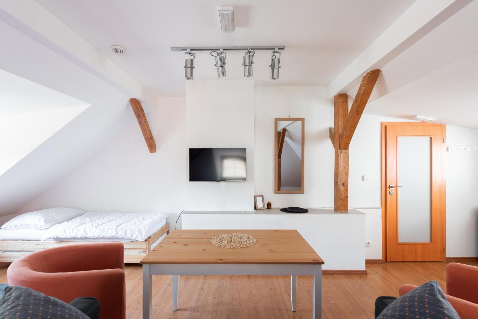 קארלשטיין Apartman Muzeum Obchodu מראה חיצוני תמונה