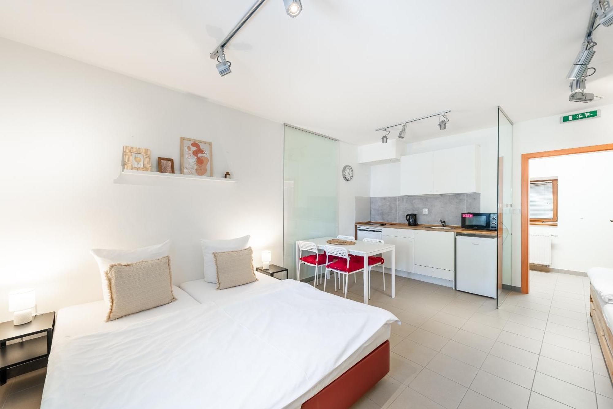 קארלשטיין Apartman Muzeum Obchodu מראה חיצוני תמונה